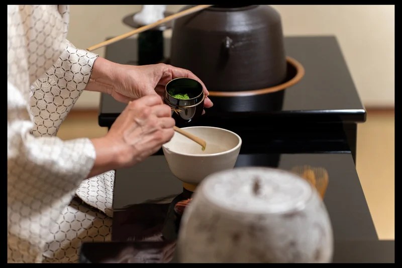 茶を点てる